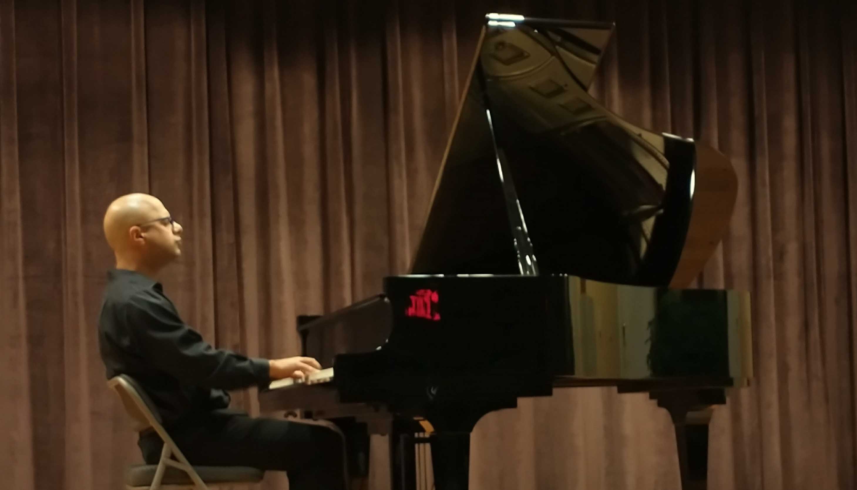 Award-winning musician Dror Biran playing the piano at Otterbein Granville