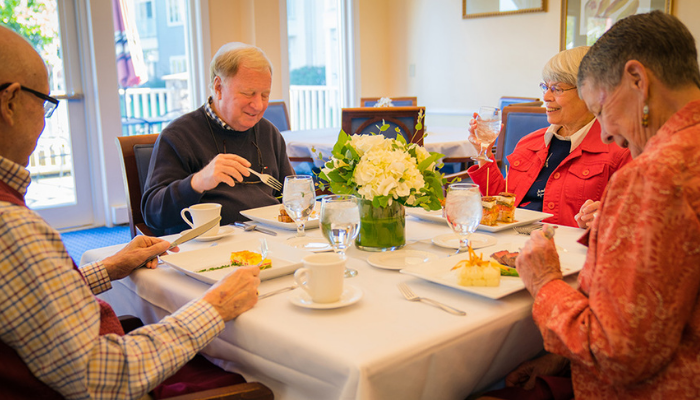 Seniors dining at Otterbein Granville, a CCRC in Granville, Ohio.